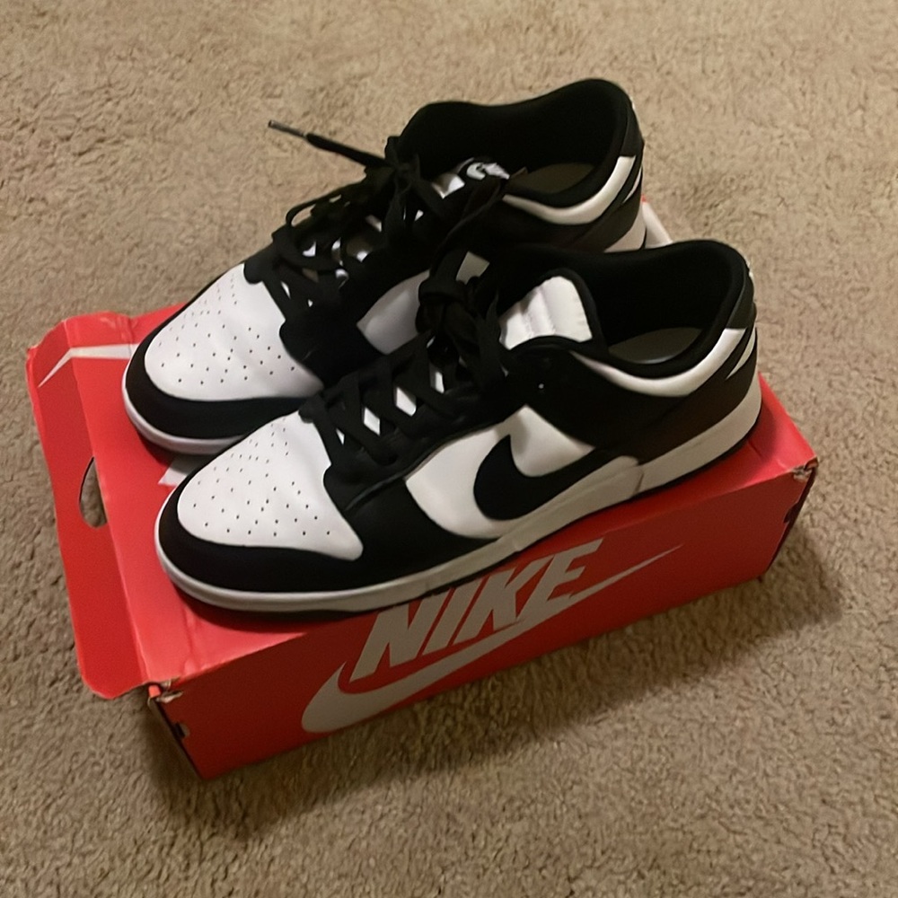 What I have here is a pair of  Authentic Panda Low Dunks !!! Size 13🔥🔥🔥